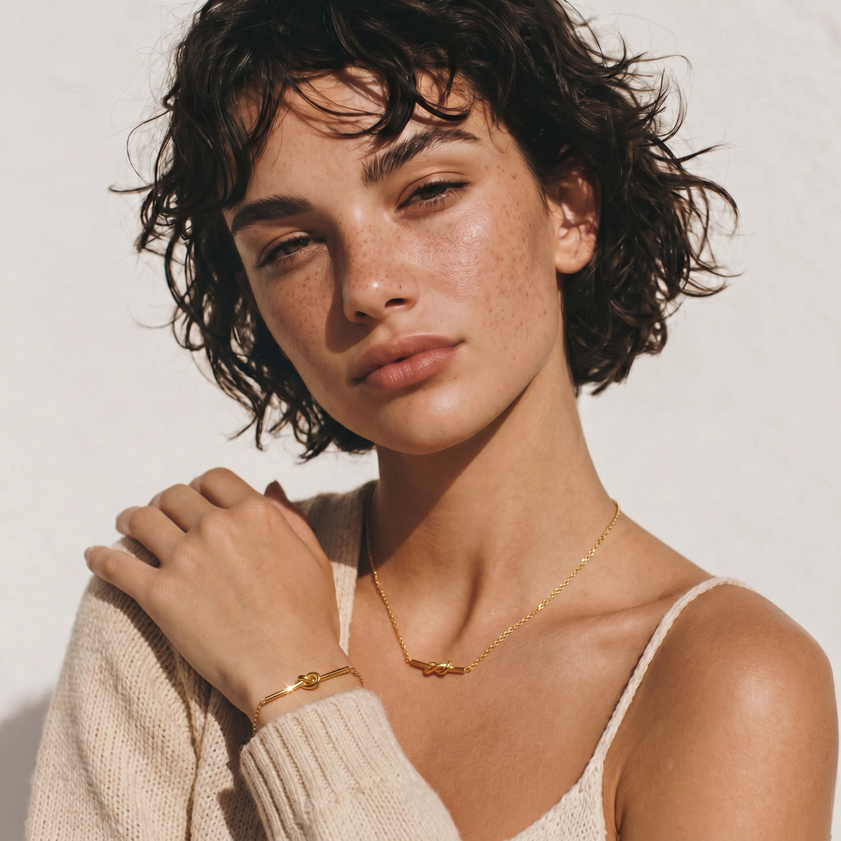 Twisted Knot Bar Bracelet by Perlemor