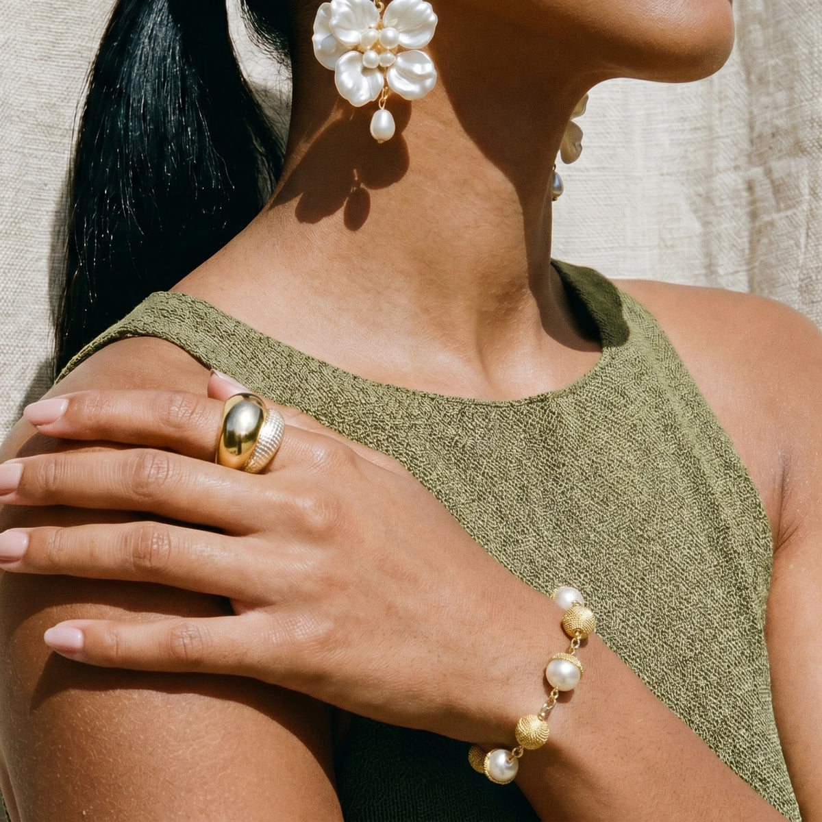 Golden Mesh Pearl Bracelet by Perlemor