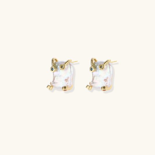 Baroque pearl studs in gold-plated prong setting with four multicolor gemstones on each corner, front and side view