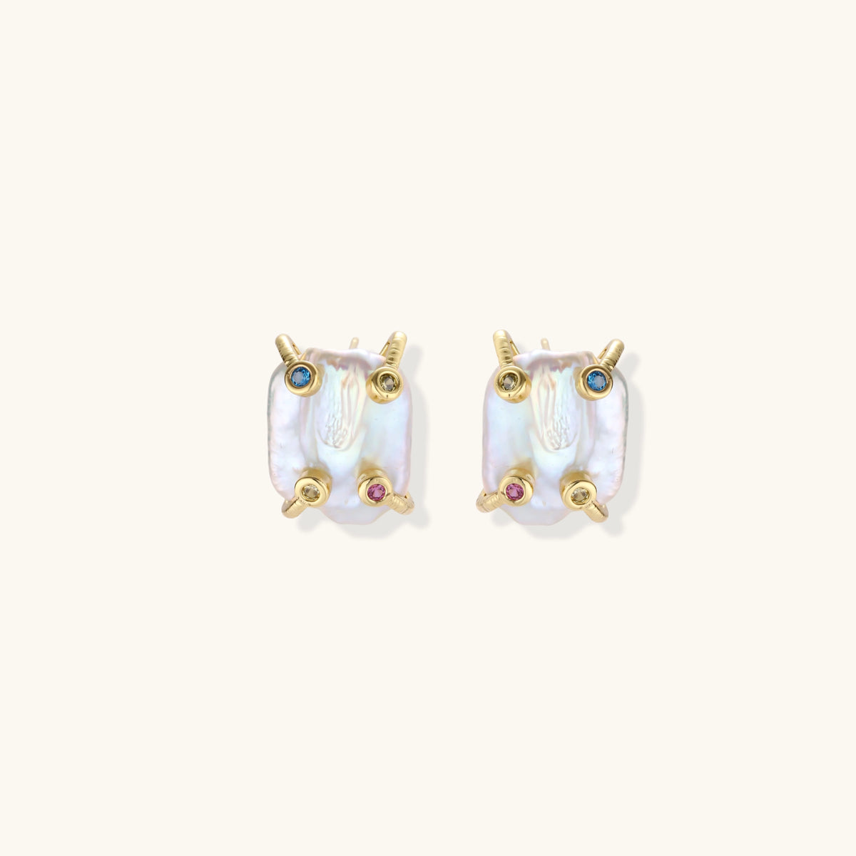 Baroque pearl studs in gold-plated prong setting with four multicolor gemstones on each corner, front and side view
