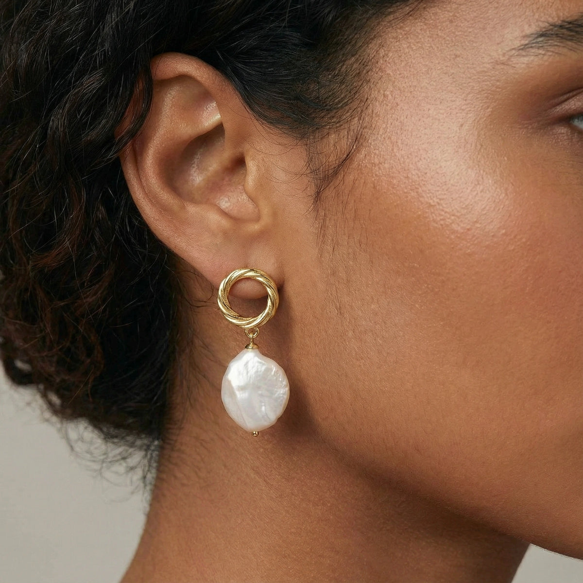 Pearl Glow Drop Earrings by Perlemor